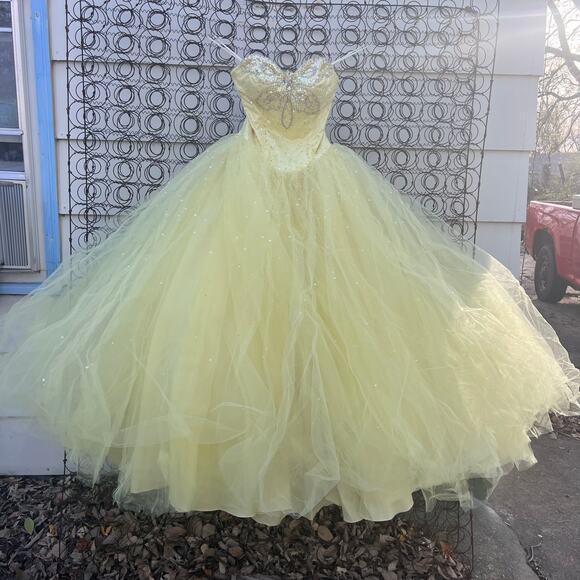 Mori Lee Y2K Butterfly Bead Embellish Yellow Poof quinceañera Prom Ball Gown 3/4 - Picture 2 of 15